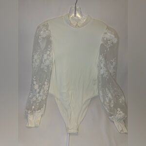 Elegant Bodysuit Women’s White Ribbed floral embroidered Gonza puff sleeves